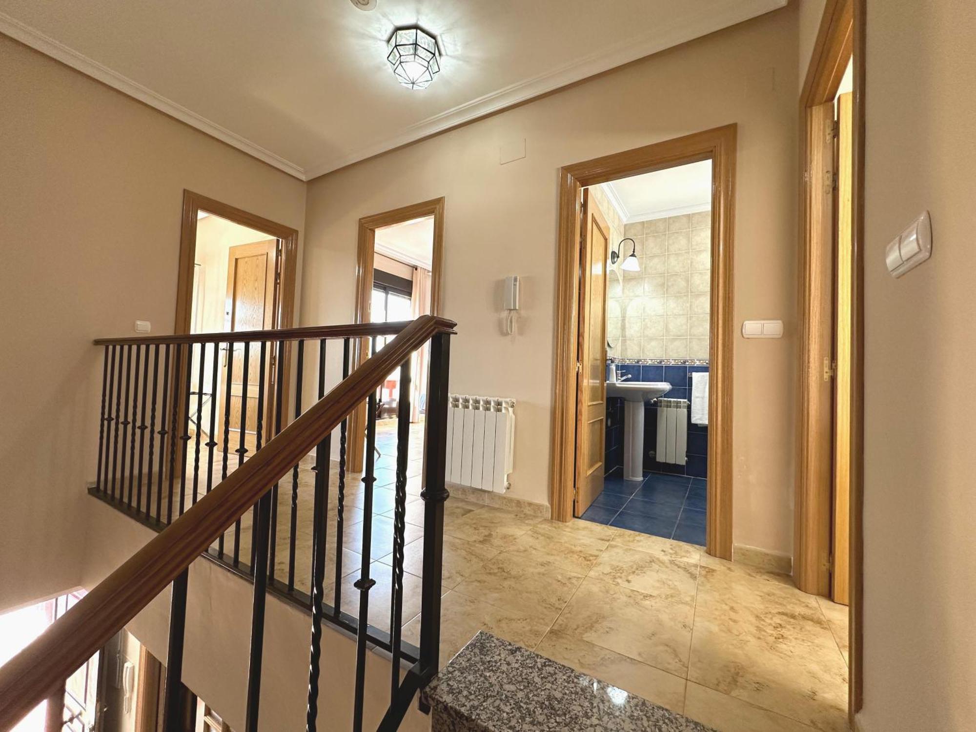 Willa Casa Grande De Tres Plantas Con Parking Gratis Linares  Zewnętrze zdjęcie